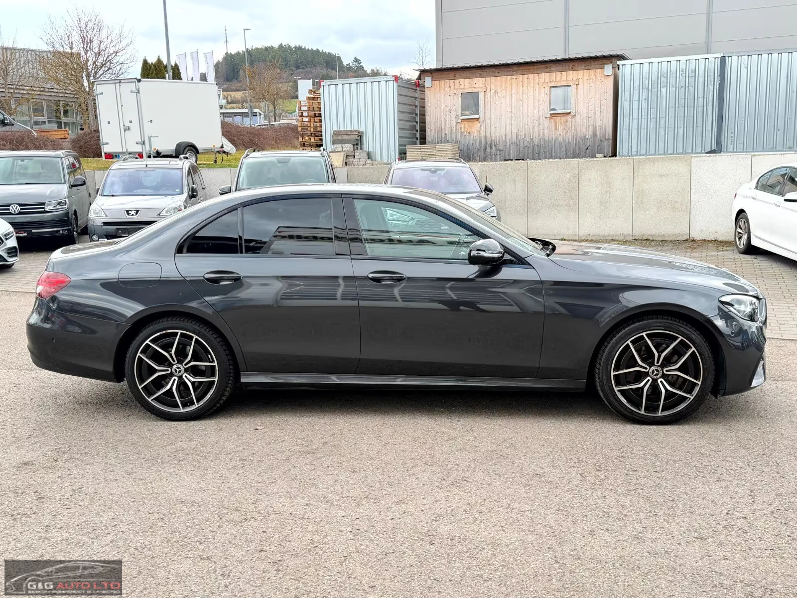Mercedes-Benz E 220 d/AMG/200HP/DISTR/CAM/LED/NAVI/DIGI/AMBI/940g, снимка 6 - Автомобили и джипове - 53894501