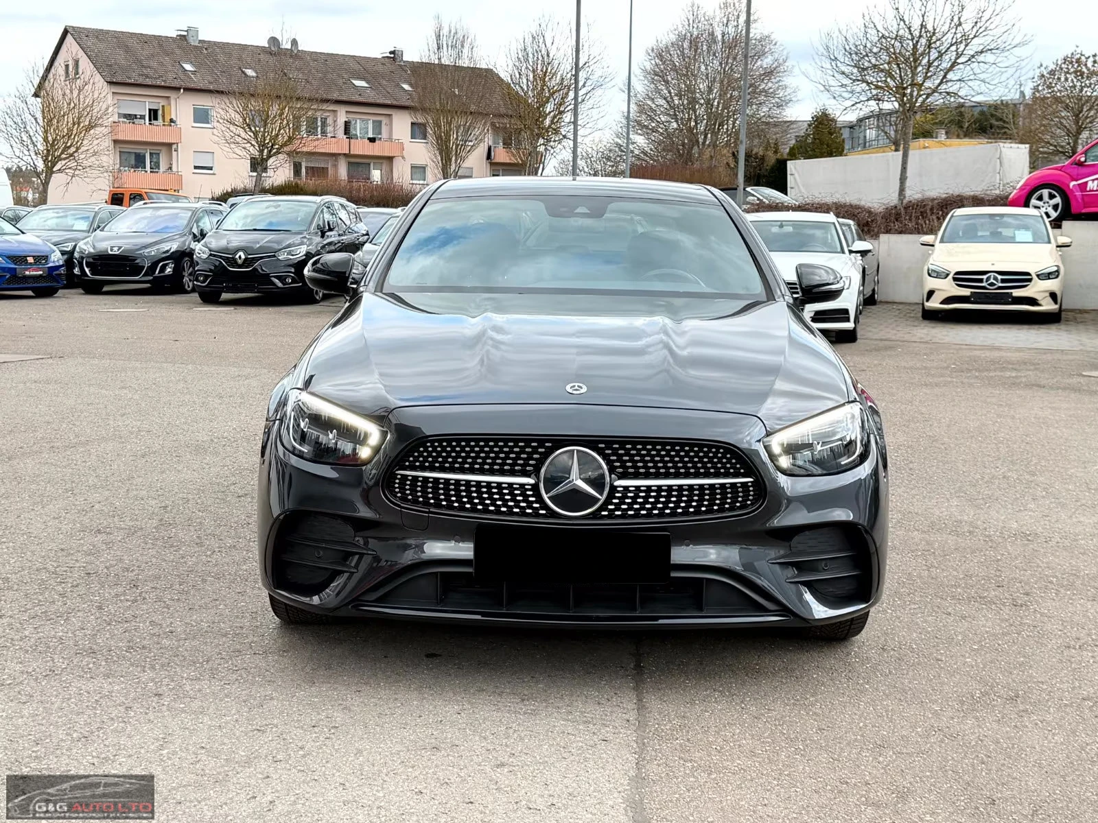 Mercedes-Benz E 220 d/AMG/200HP/DISTR/CAM/LED/NAVI/DIGI/AMBI/940g, снимка 2 - Автомобили и джипове - 53894501