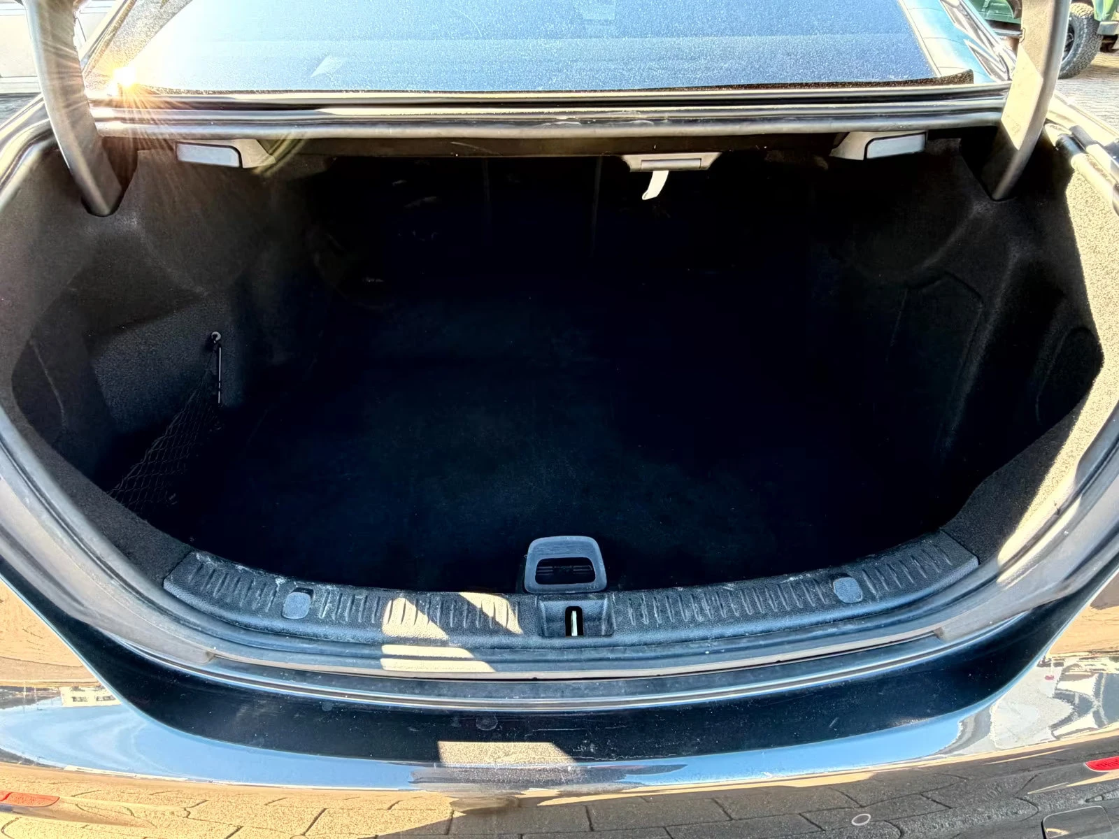 Mercedes-Benz E 220 d/AMG/200HP/DISTR/CAM/LED/NAVI/DIGI/AMBI/940g, снимка 13 - Автомобили и джипове - 53894501