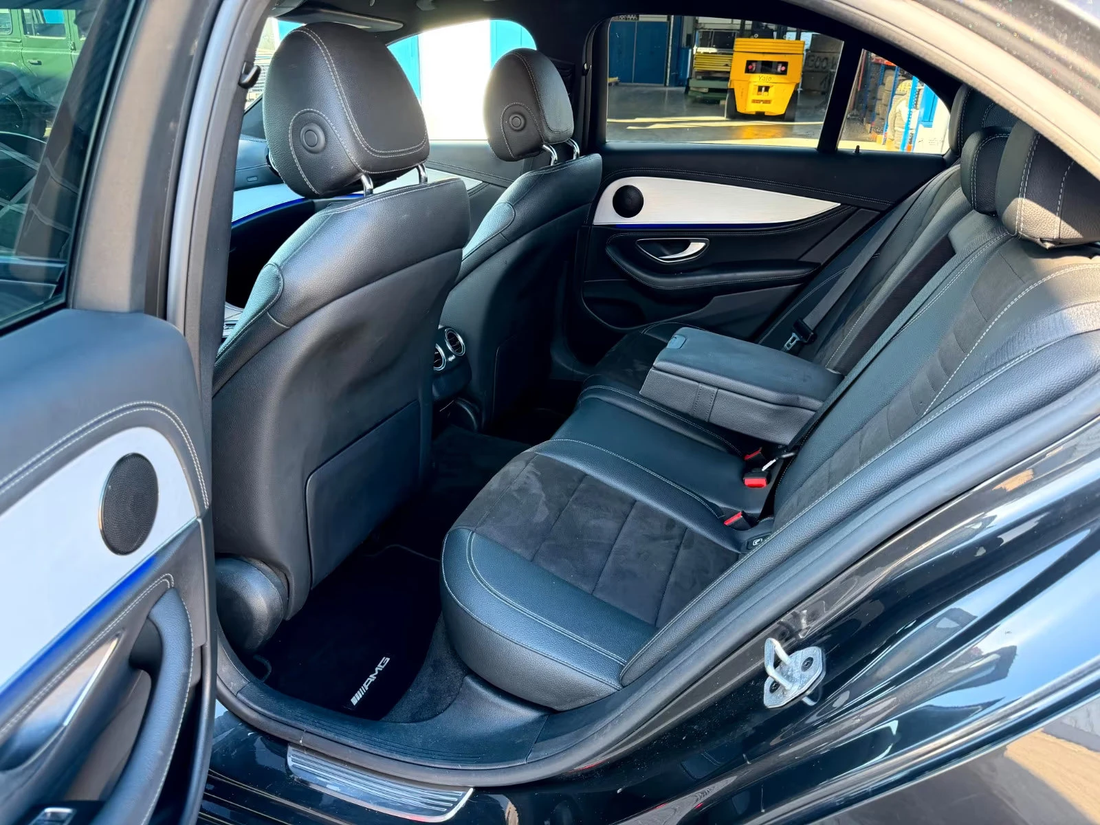 Mercedes-Benz E 220 d/AMG/200HP/DISTR/CAM/LED/NAVI/DIGI/AMBI/940g, снимка 12 - Автомобили и джипове - 53894501