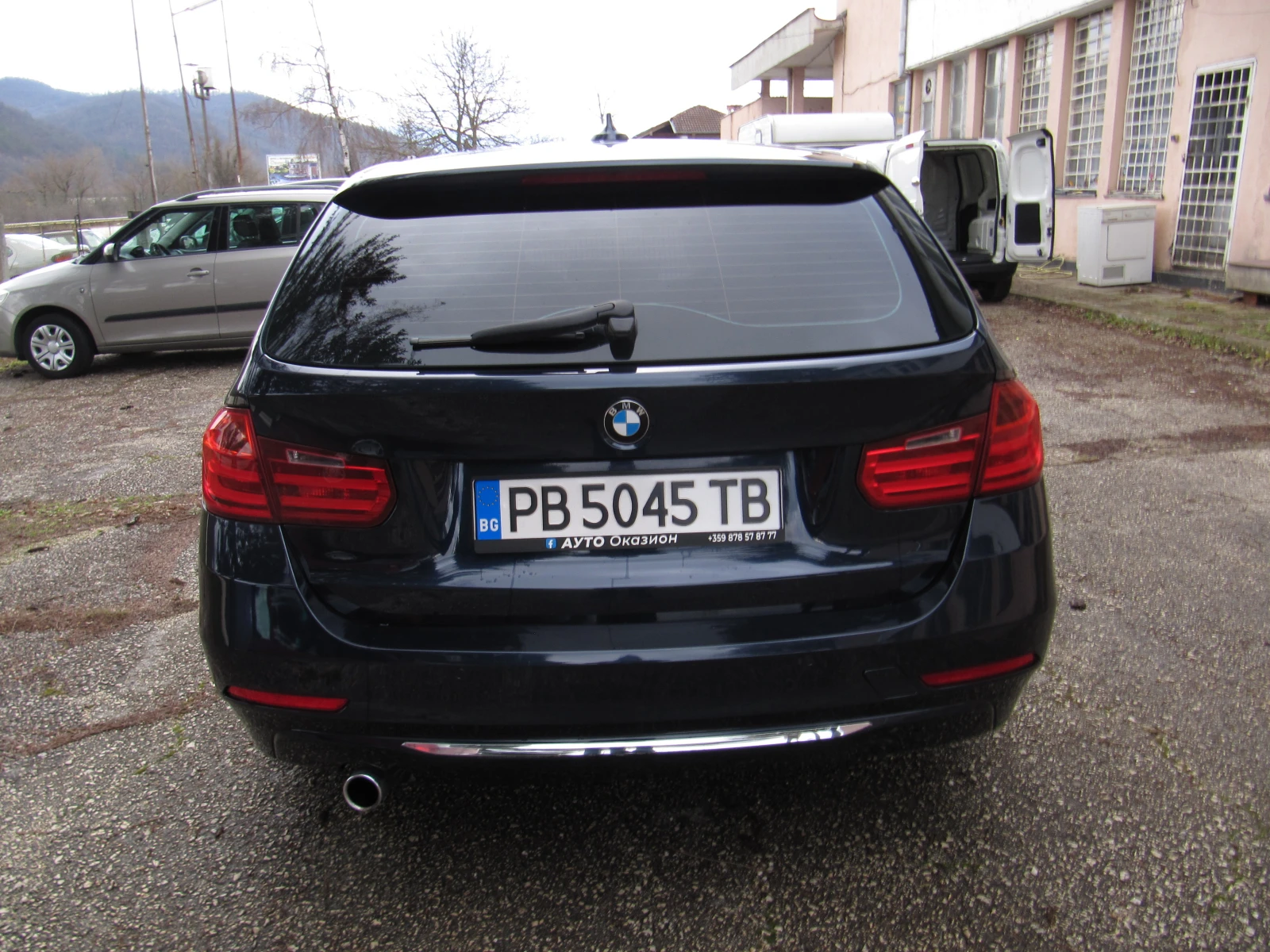 BMW 320 2.0 AUTO NAVI Full service, снимка 4 - Автомобили и джипове - 53909376