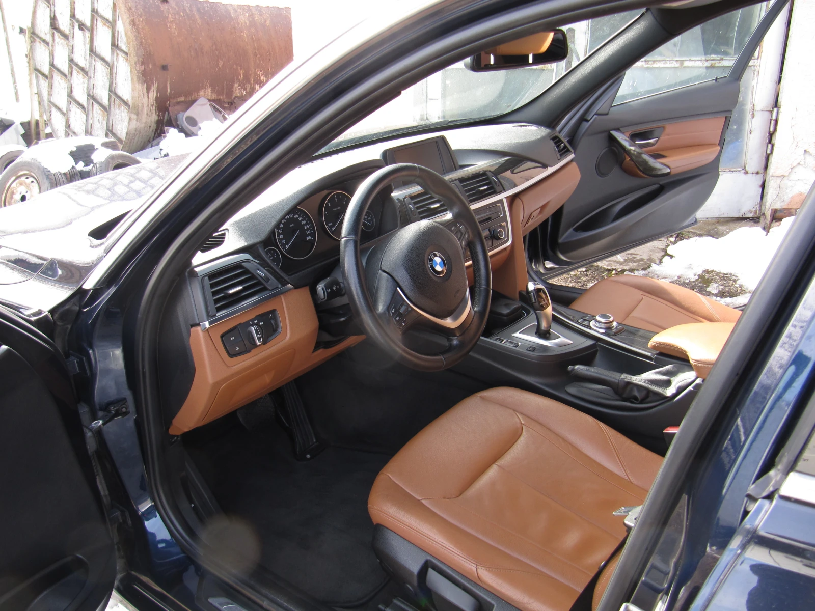BMW 320 2.0 AUTO NAVI Full service, снимка 10 - Автомобили и джипове - 53909376
