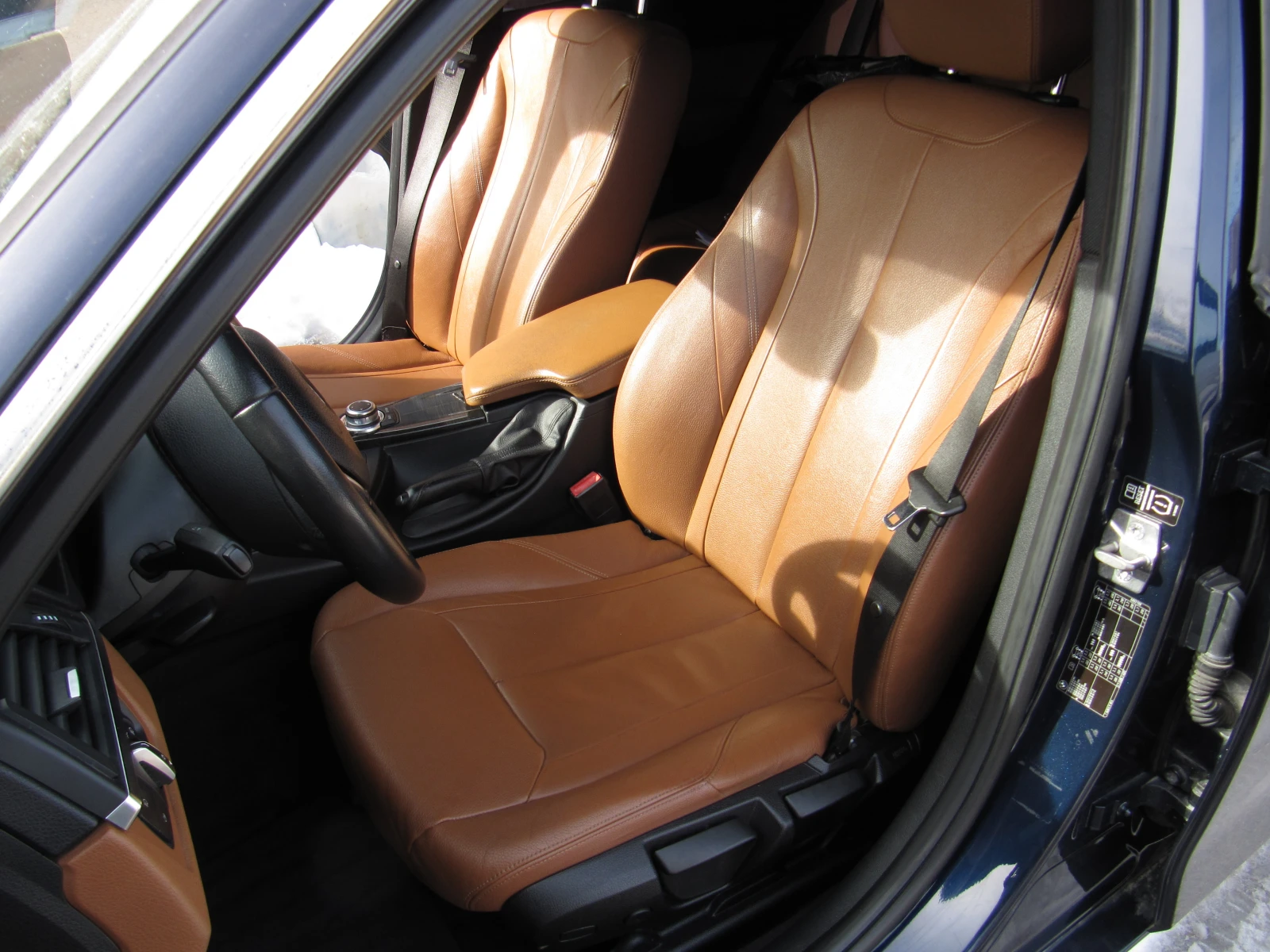 BMW 320 2.0 AUTO NAVI Full service, снимка 11 - Автомобили и джипове - 53909376