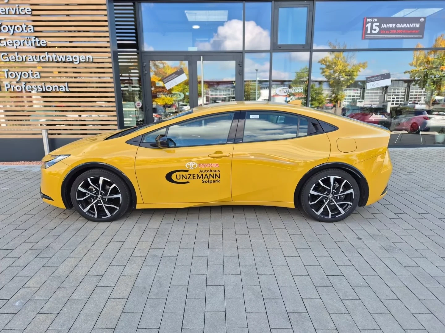 Toyota Prius 2.0 Plug-In Hybrid , снимка 5 - Автомобили и джипове - 54402644