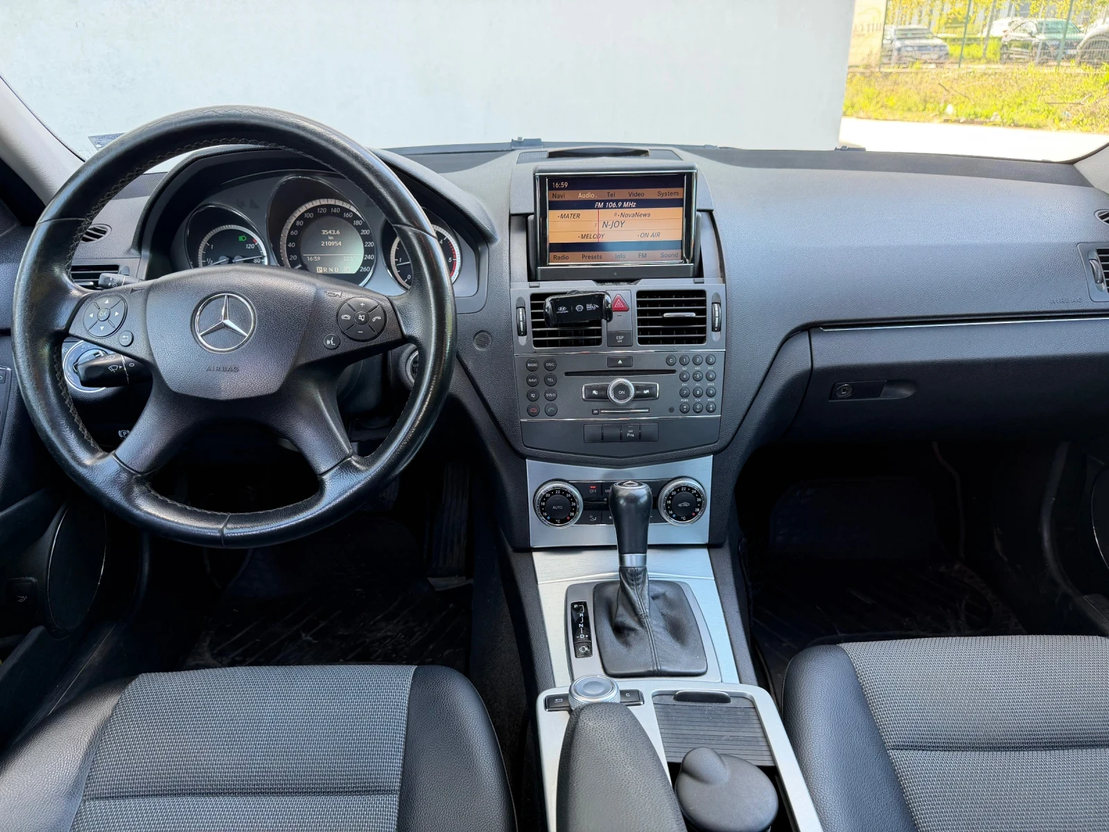 Mercedes-Benz C 200 d Сменена верига, снимка 7 - Автомобили и джипове - 54423541