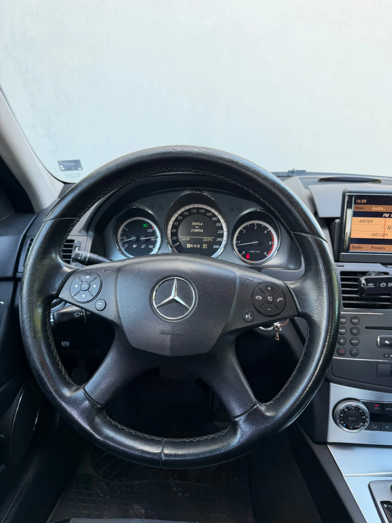 Mercedes-Benz C 200 d Сменена верига, снимка 8 - Автомобили и джипове - 54423541