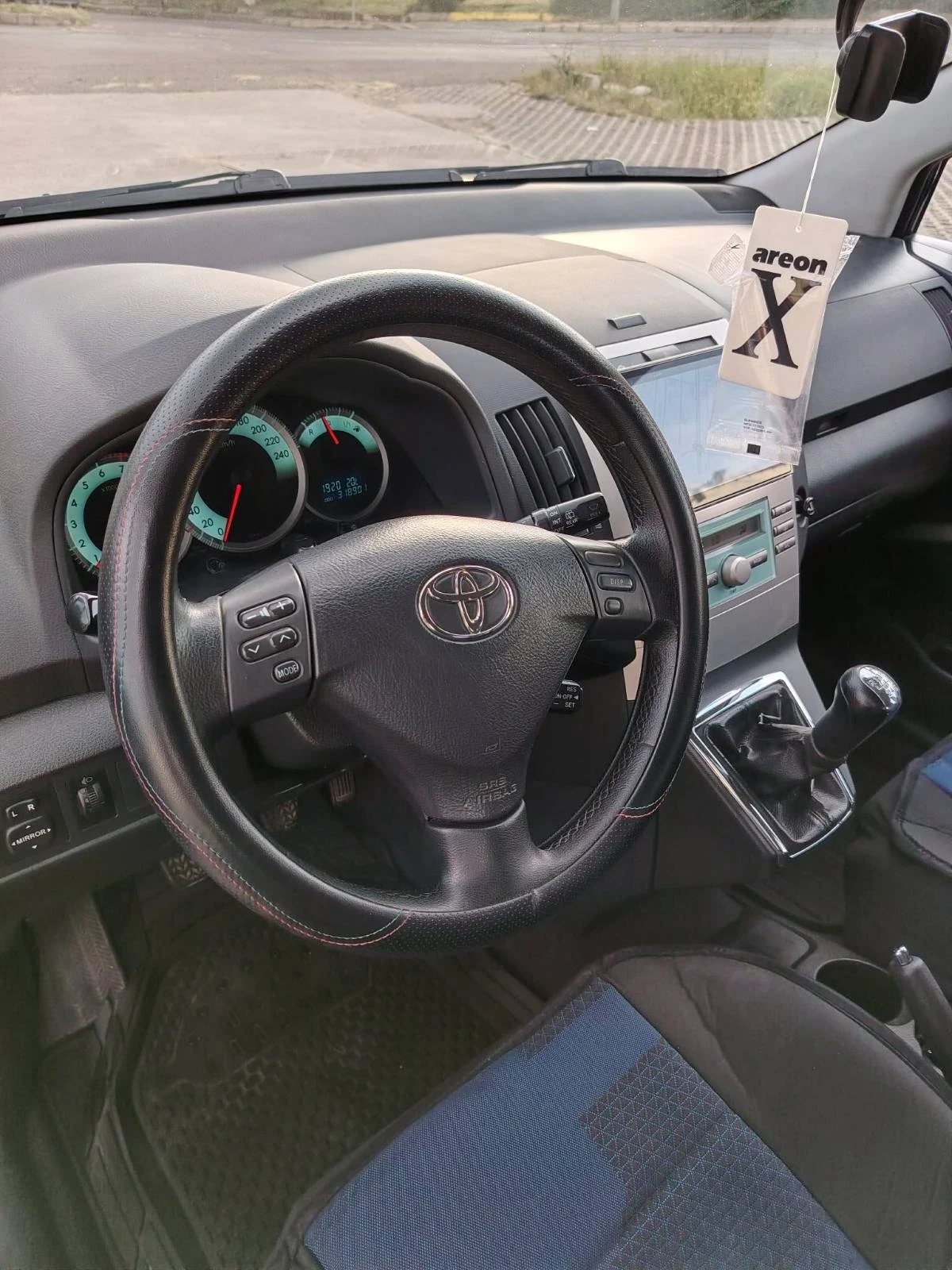 Toyota Corolla verso Ван, снимка 9 - Автомобили и джипове - 54804299