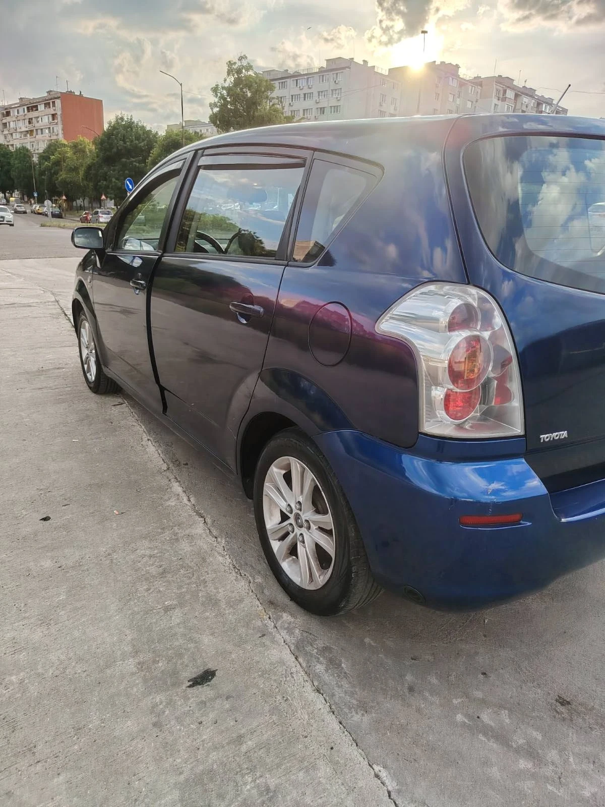 Toyota Corolla verso Ван, снимка 4 - Автомобили и джипове - 54804299