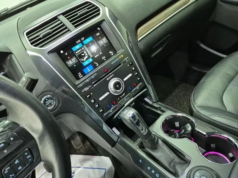 Ford Explorer 2.3 LIMITED 4WD, снимка 10 - Автомобили и джипове - 55702693