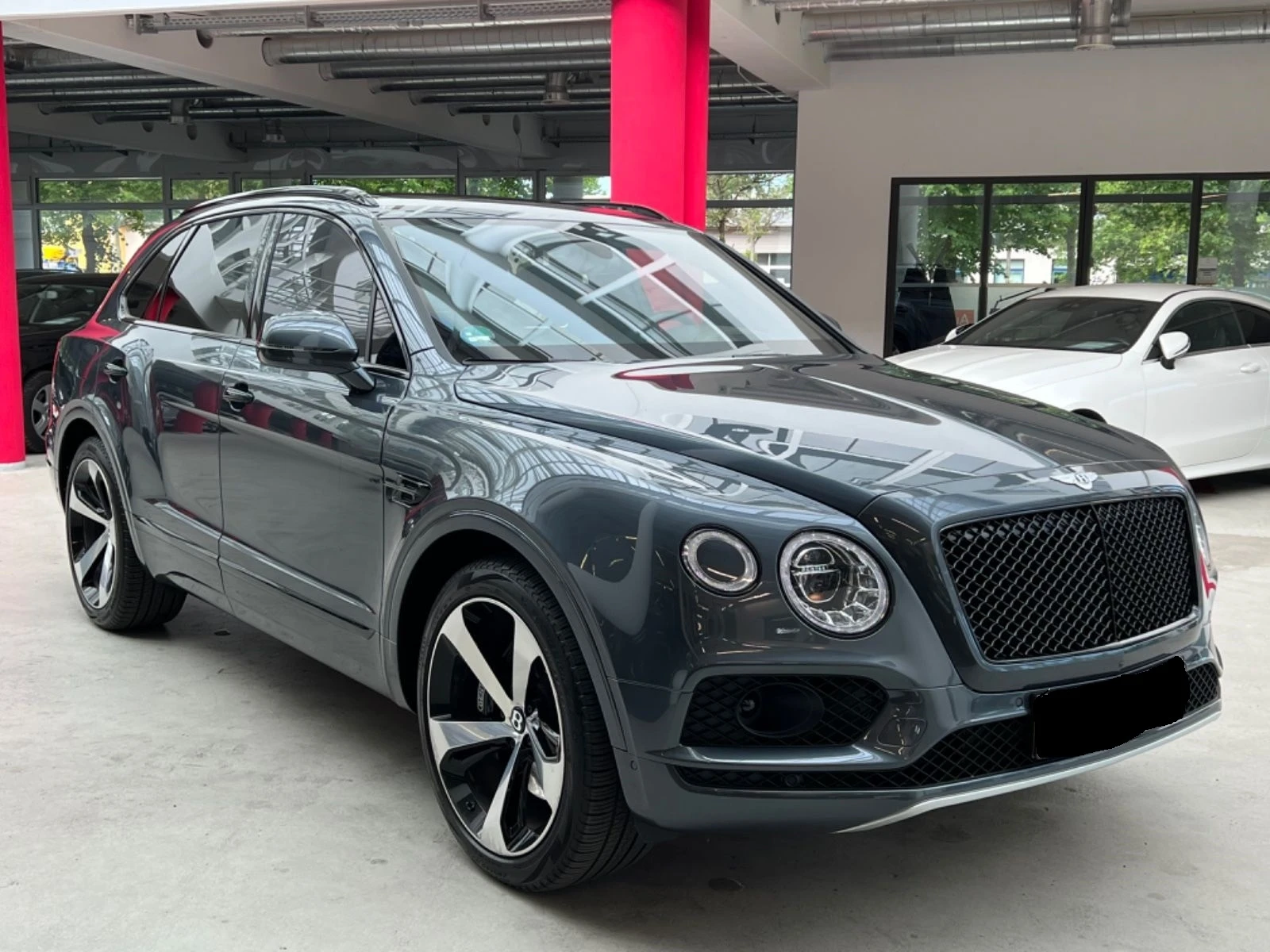 Bentley Bentayga 4.0 V8 Mulliner*22"*Massage*Tour*City - изображение 2