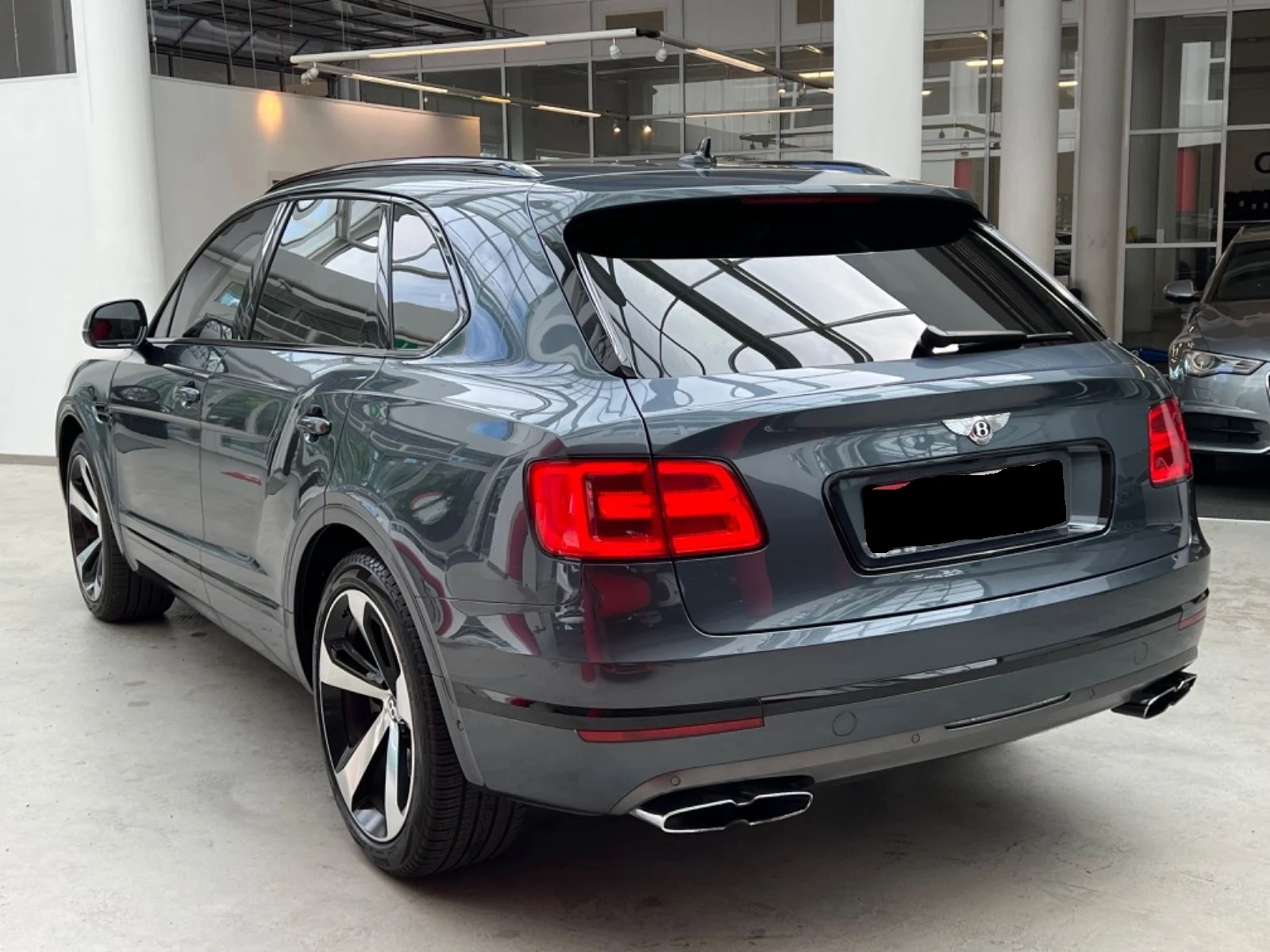 Bentley Bentayga 4.0 V8 Mulliner*22"*Massage*Tour*City - изображение 5