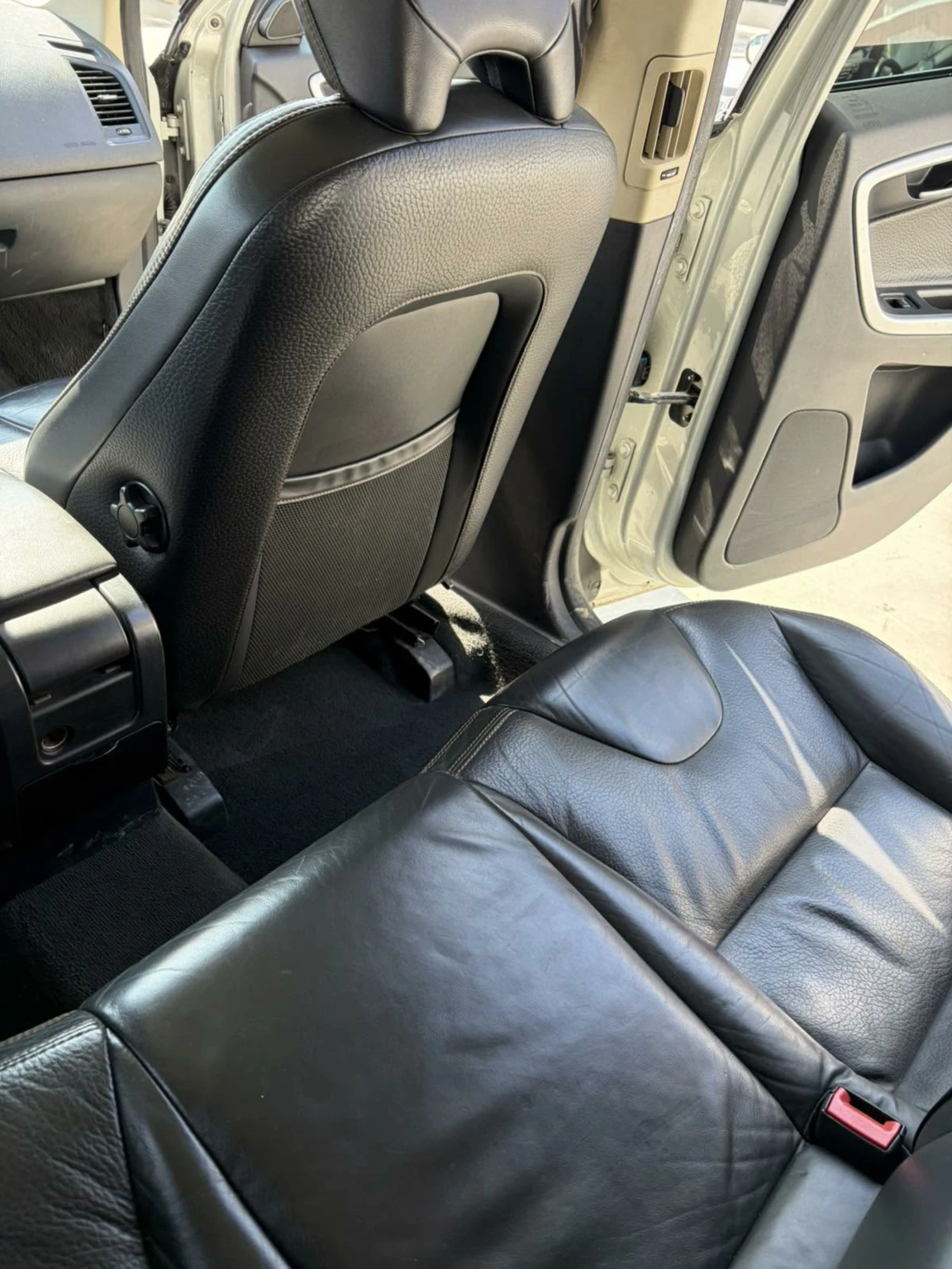 Volvo XC60 D5, снимка 9 - Автомобили и джипове - 53993591
