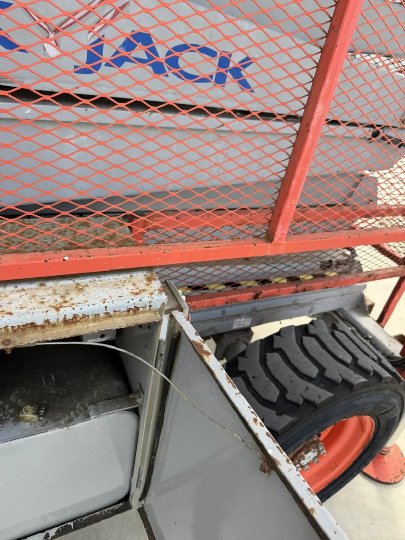 Автовишка Друга марка Ножична Skyjack SJ9250, снимка 8 - Индустриална техника - 51104711