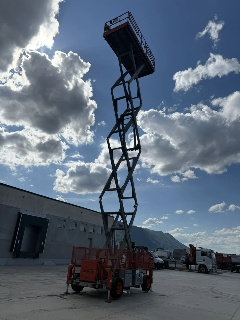 Автовишка Друга марка Ножична Skyjack SJ9250, снимка 5 - Индустриална техника - 51104711