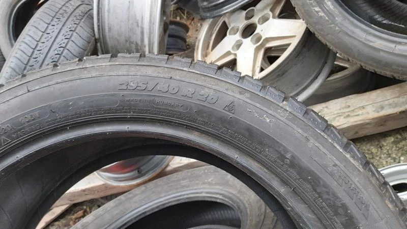 Гуми Зимни 295/40R20, снимка 8 - Гуми и джанти - 27534204