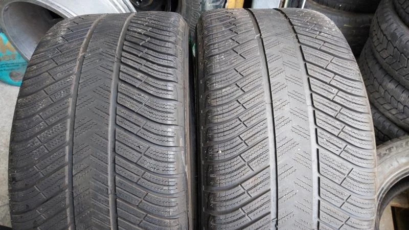 Гуми Зимни 295/40R20, снимка 1 - Гуми и джанти - 27534204