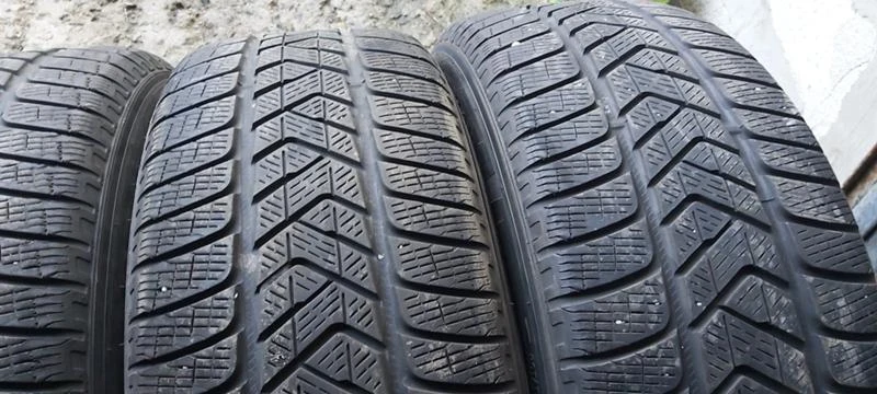 Гуми Зимни 235/60R18, снимка 4 - Гуми и джанти - 35124845