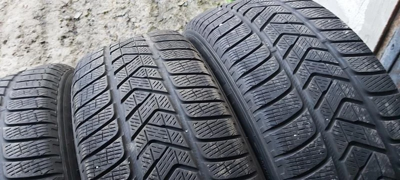 Гуми Зимни 235/60R18, снимка 3 - Гуми и джанти - 35124845