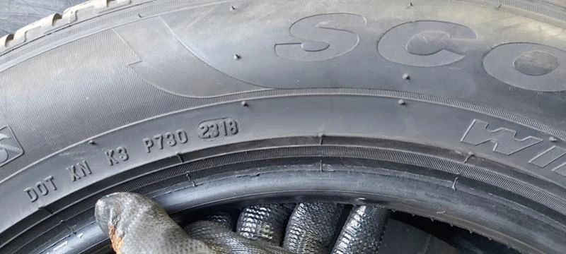 Гуми Зимни 235/60R18, снимка 7 - Гуми и джанти - 35124845