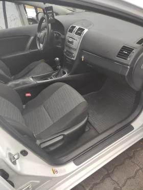 Toyota Avensis Фейслифт / Седан / Газ, снимка 6