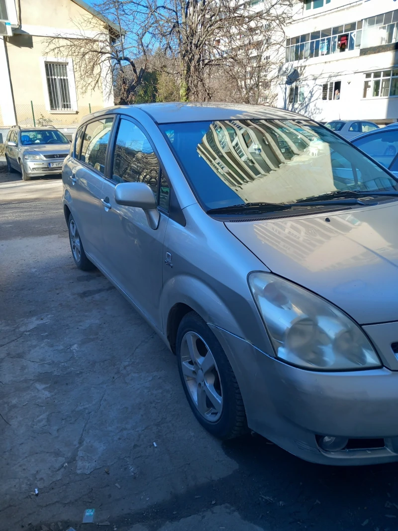 Toyota Verso 2.0 D4D, снимка 2 - Автомобили и джипове - 48587023