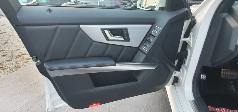 Mercedes-Benz GLK 2.2CDI 4matic AMG Avantgarde, снимка 10 - Автомобили и джипове - 52455179