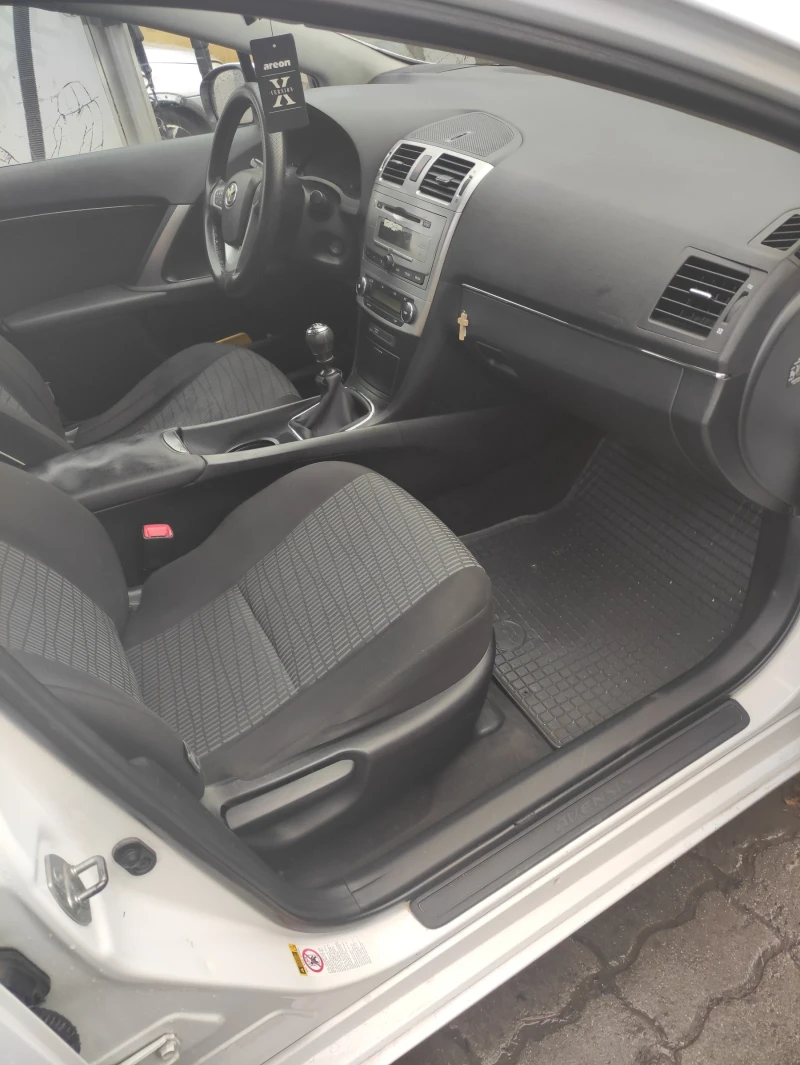Toyota Avensis Фейслифт / Седан / Газ, снимка 6 - Автомобили и джипове - 52748032