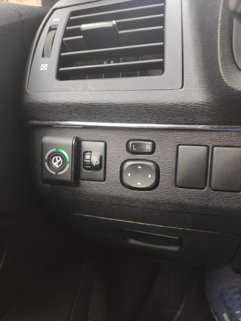 Toyota Avensis Фейслифт / Седан / Газ, снимка 12 - Автомобили и джипове - 52748032