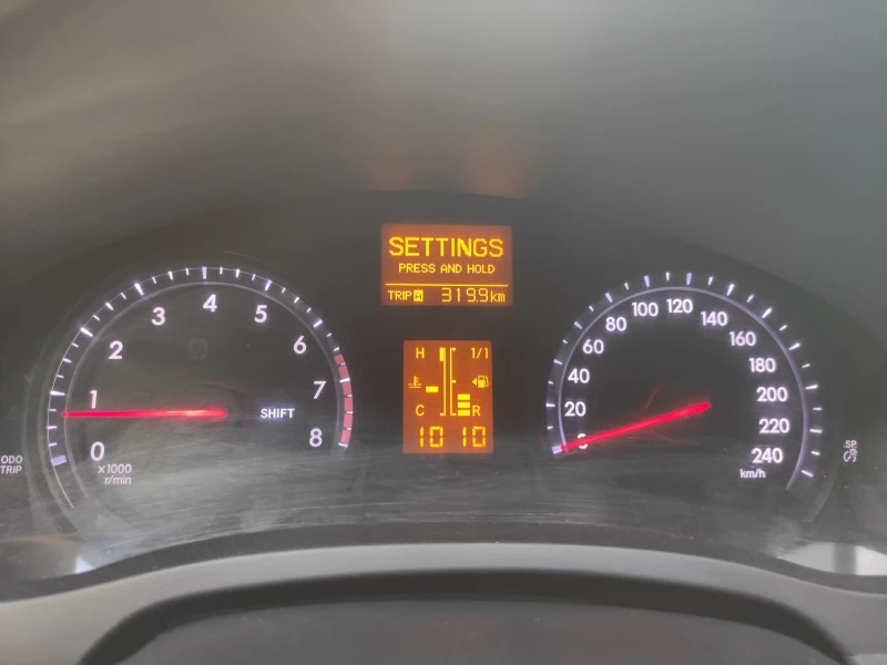 Toyota Avensis Фейслифт / Седан / Газ, снимка 7 - Автомобили и джипове - 52748032