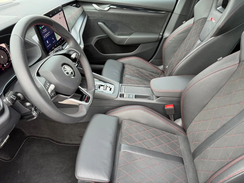 Skoda Octavia 2.0TSI RS* 913km* 5 ГОД. ГАРАНЦИЯ* FULL* ШВЕЙЦАРИЯ, снимка 14 - Автомобили и джипове - 53505717