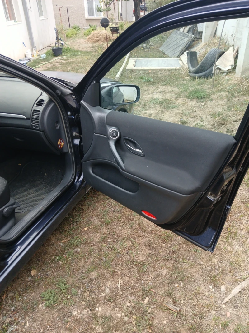 Renault Laguna 2.0i, снимка 9 - Автомобили и джипове - 53568868