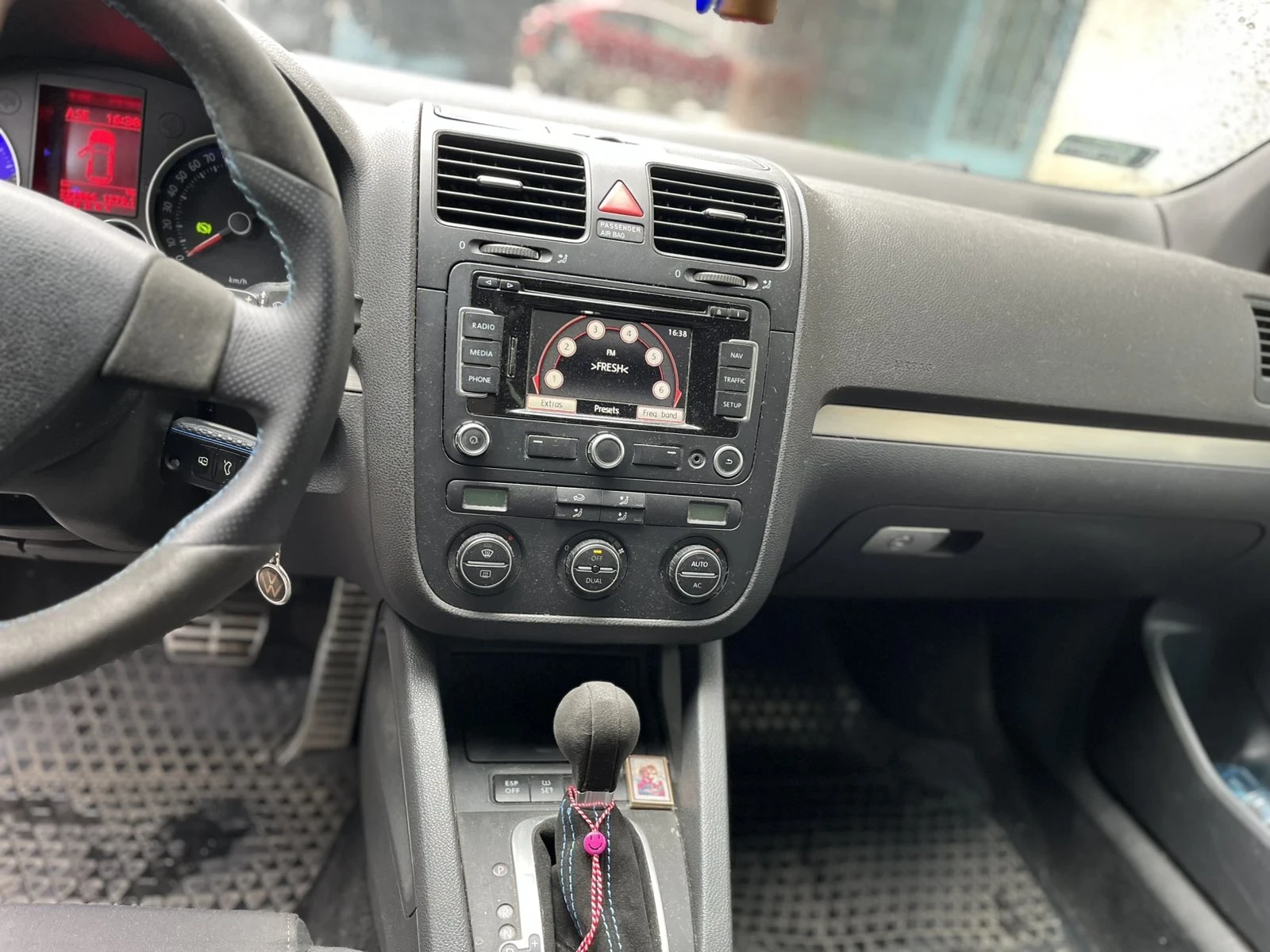 VW Golf 2.0 TFSI GTI - изображение 10
