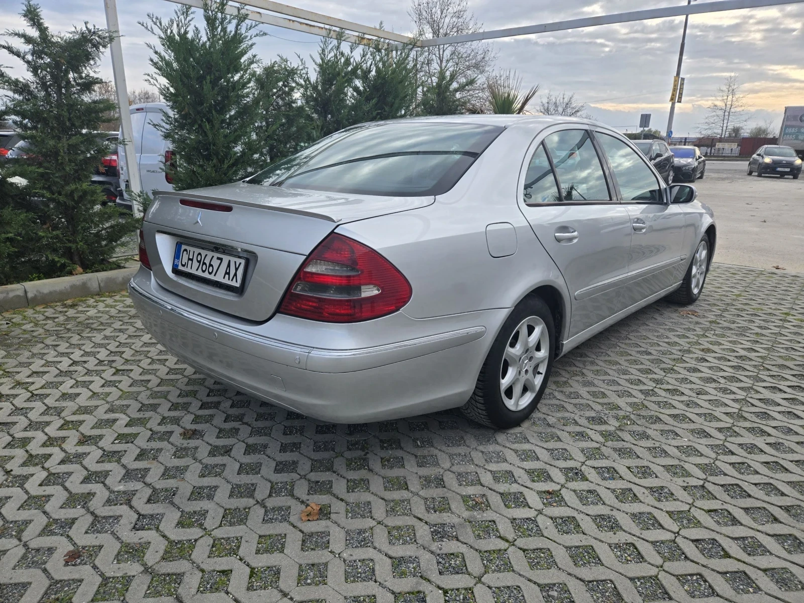 Mercedes-Benz E 220 2.2CDI-150кс= АВТОМАТ= НАВИ= КАМЕРА= ШИБЕДАХ - изображение 3