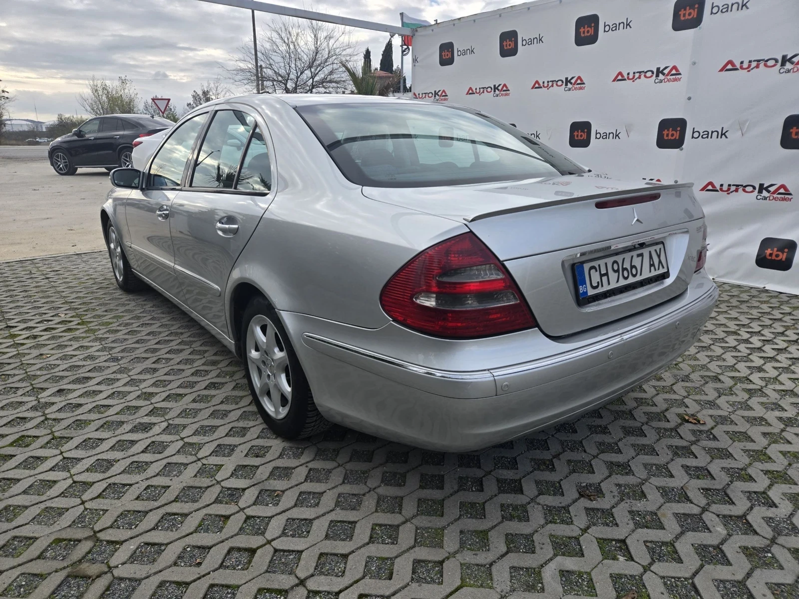 Mercedes-Benz E 220 2.2CDI-150кс= АВТОМАТ= НАВИ= КАМЕРА= ШИБЕДАХ - изображение 5