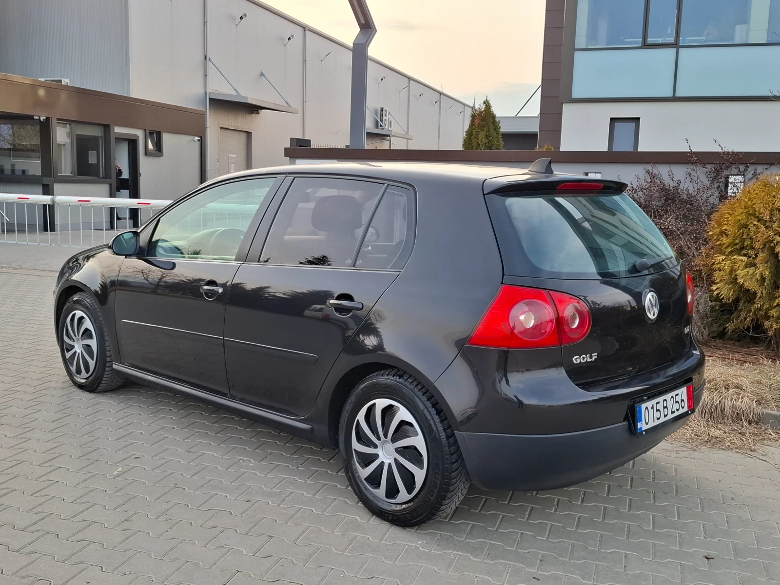 VW Golf 1.9TDI* (105кс)* КЛИМАТРОНИК* НОВ ВНОС*  - изображение 6