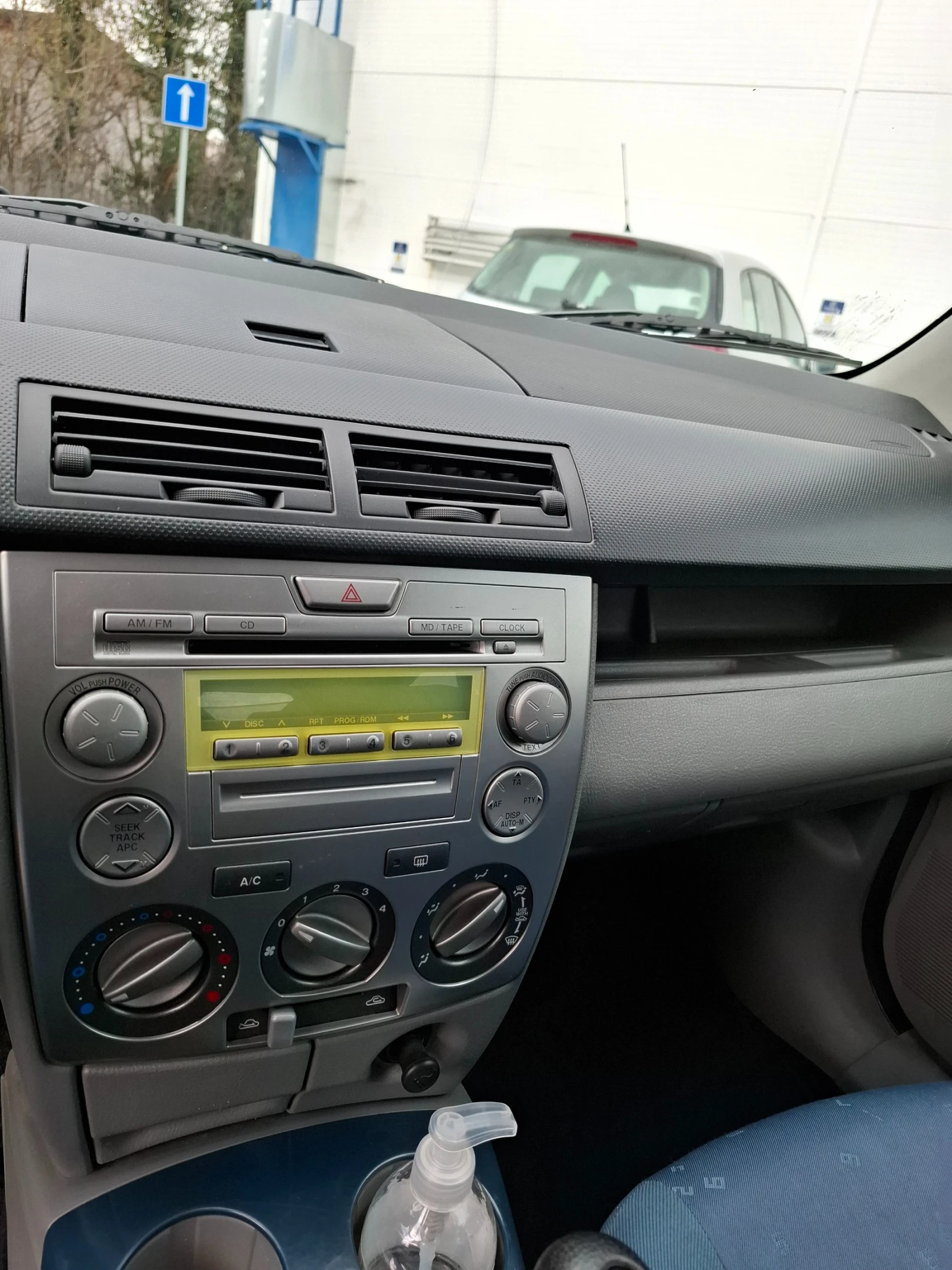 Mazda 2, снимка 10 - Автомобили и джипове - 53938921