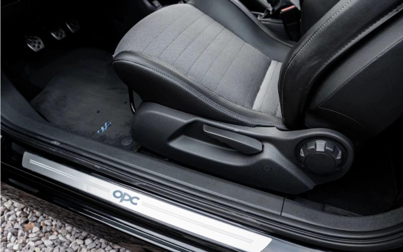 Opel Corsa * OPC * 1.6 TURBO 200ps * КОЖА * RECARO * FACELIFT, снимка 13 - Автомобили и джипове - 54175892