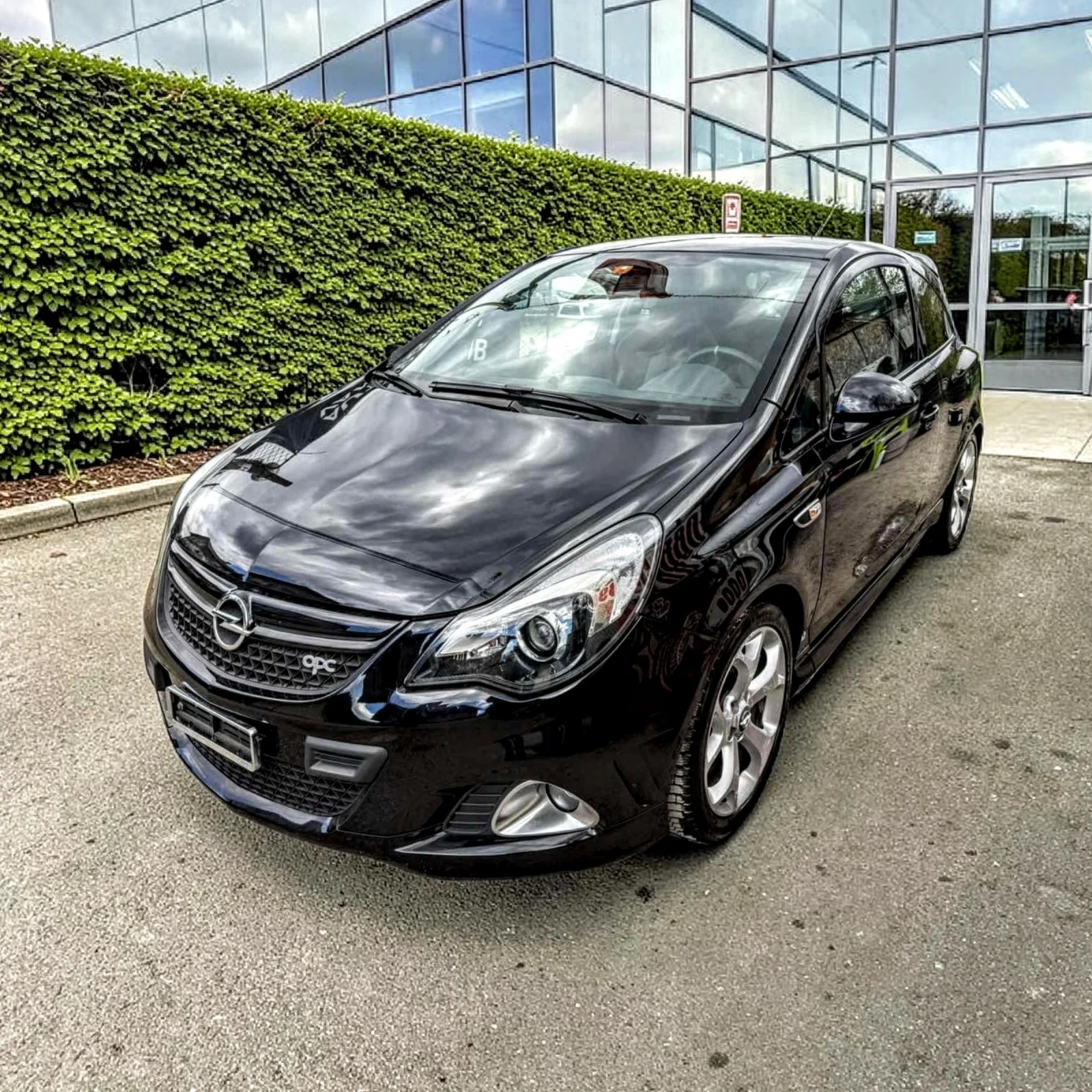 Opel Corsa * OPC * 1.6 TURBO 200ps * КОЖА * RECARO * FACELIFT | Auto.bg — изображение 1