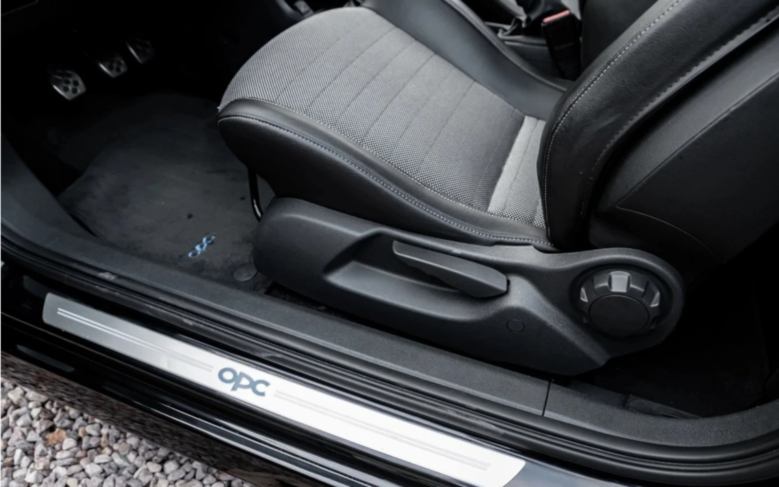 Opel Corsa * OPC * 1.6 TURBO 200ps * КОЖА * RECARO * FACELIFT, снимка 9 - Автомобили и джипове - 54175892