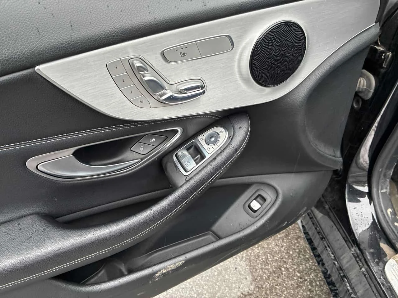 Mercedes-Benz C 300 2 КЛЮЧА * ПОДГРЕВИ* KEYLESS* 360* CARFAX, снимка 16 - Автомобили и джипове - 54197233