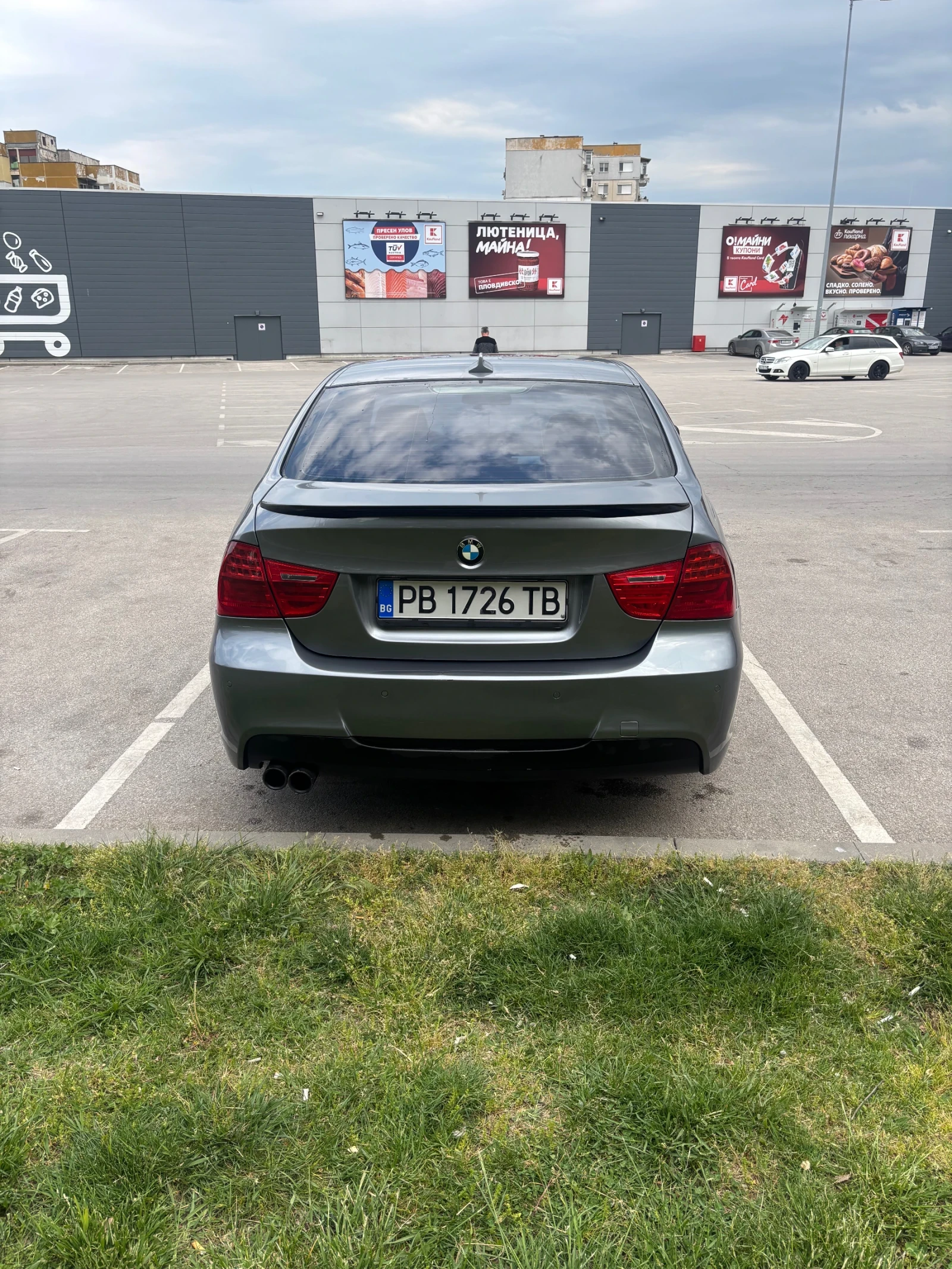BMW 330 N57 facelift, снимка 4 - Автомобили и джипове - 54379116