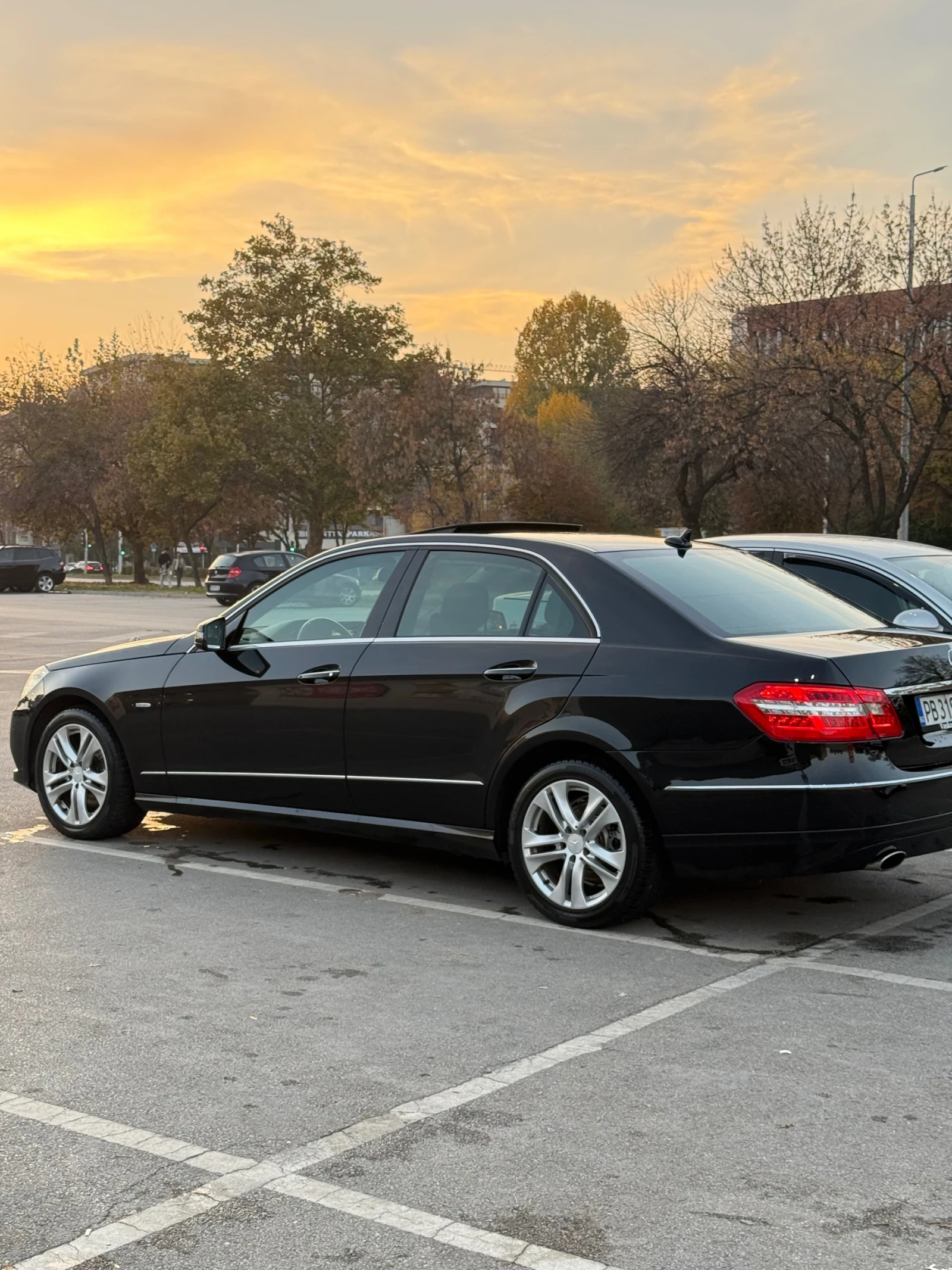 Mercedes-Benz E 350, снимка 3 - Автомобили и джипове - 54399837