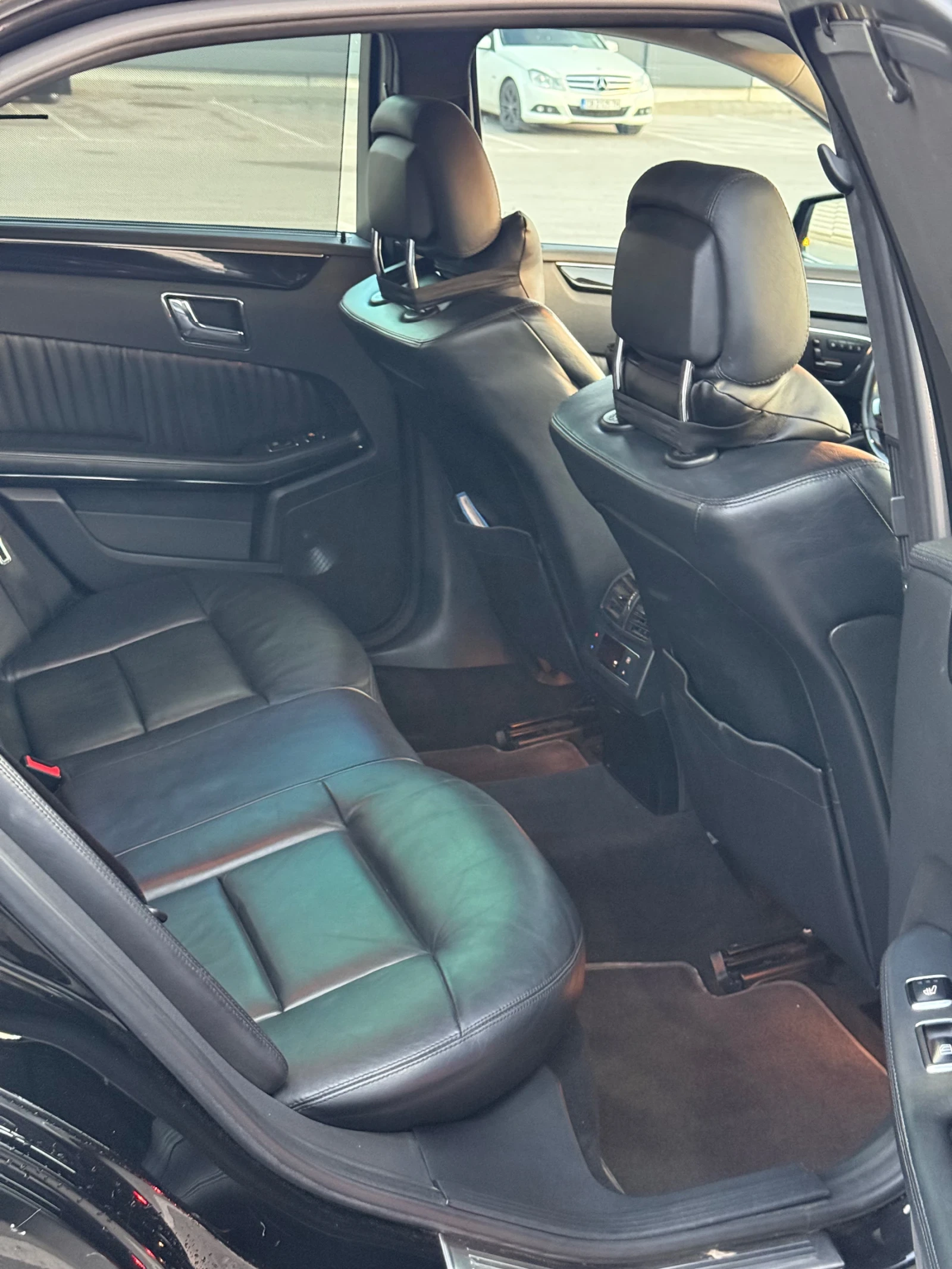 Mercedes-Benz E 350, снимка 10 - Автомобили и джипове - 54399837