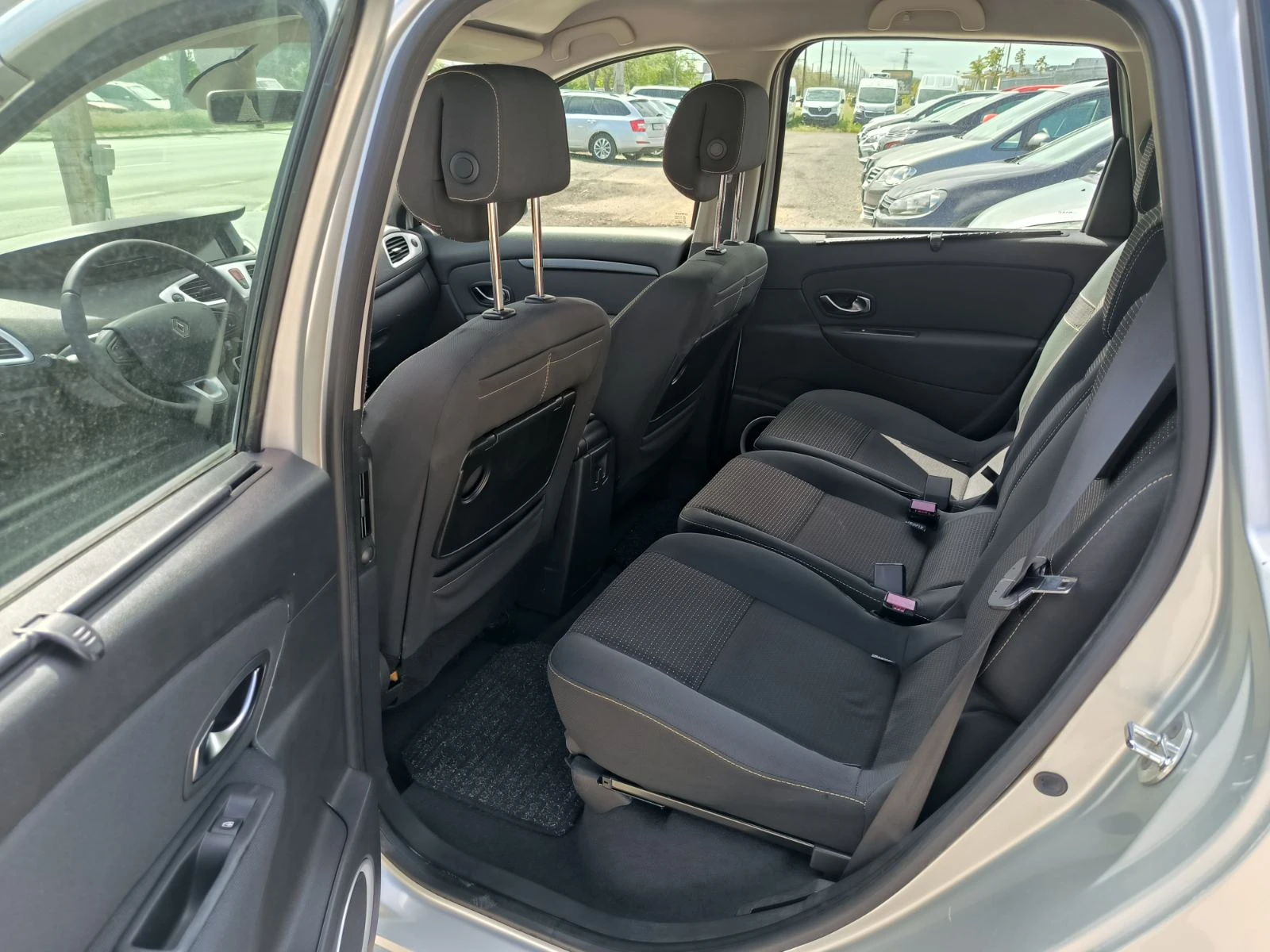 Renault Scenic 1.6i-Gpl-Navi-6sk, снимка 16 - Автомобили и джипове - 54704309