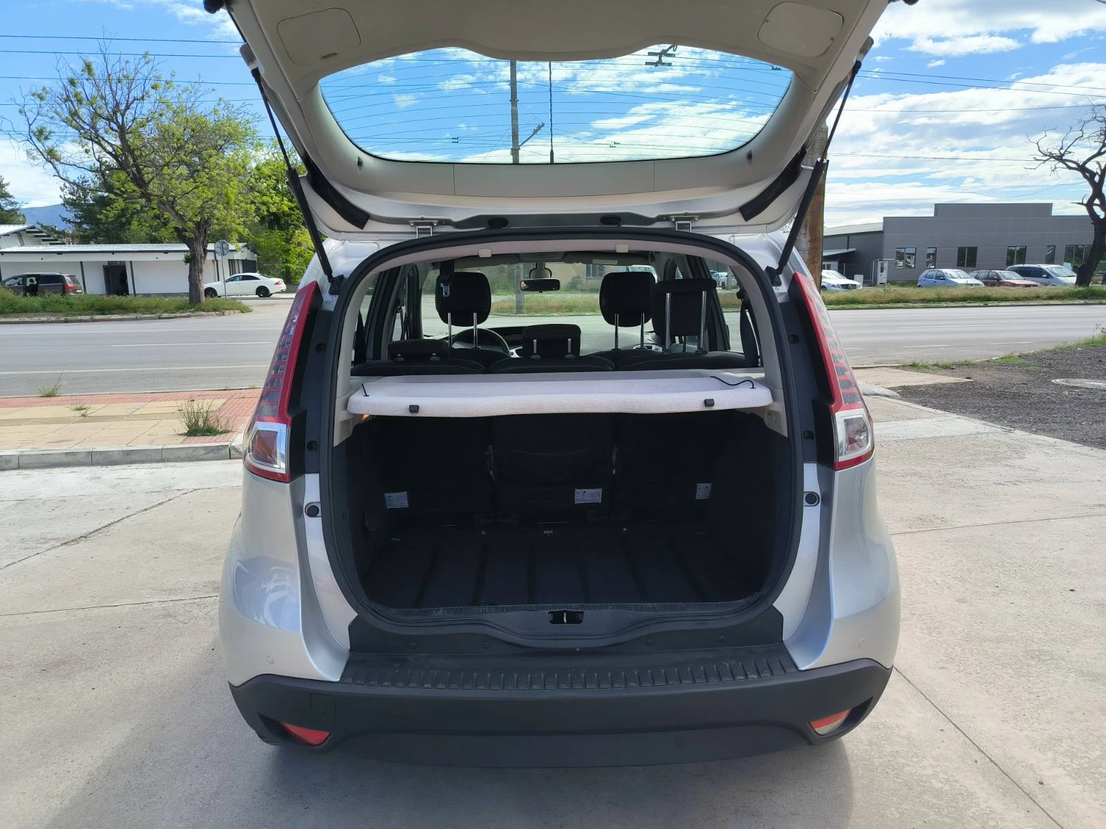 Renault Scenic 1.6i-Gpl-Navi-6sk, снимка 11 - Автомобили и джипове - 54704309