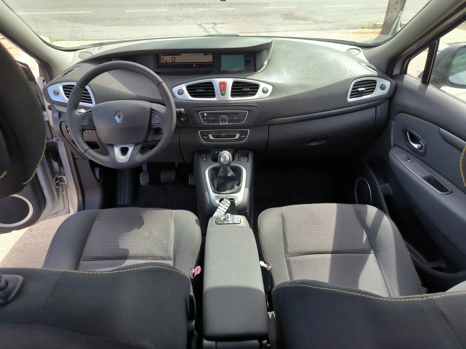 Renault Scenic 1.6i-Gpl-Navi-6sk, снимка 14 - Автомобили и джипове - 54704309