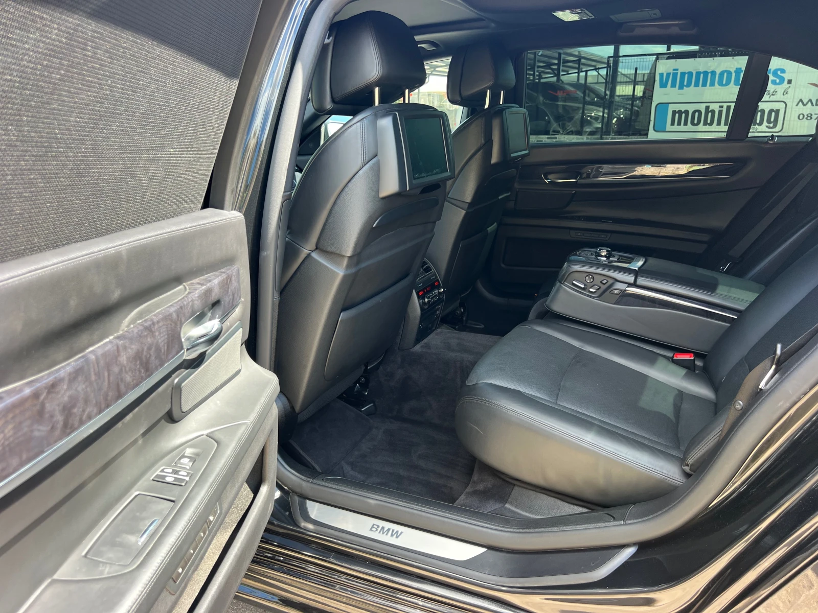 BMW 750 SCHNITZER-PAKET/LONG/VAKUM/HEAD-UP/3xTW/FULL/MAX, снимка 17 - Автомобили и джипове - 55052776