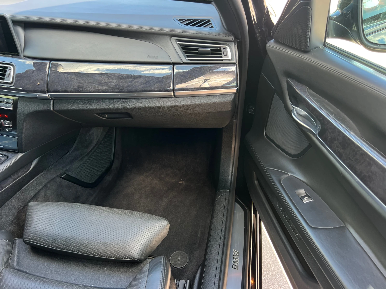 BMW 750 SCHNITZER-PAKET/LONG/VAKUM/HEAD-UP/3xTW/FULL/MAX, снимка 12 - Автомобили и джипове - 55052776