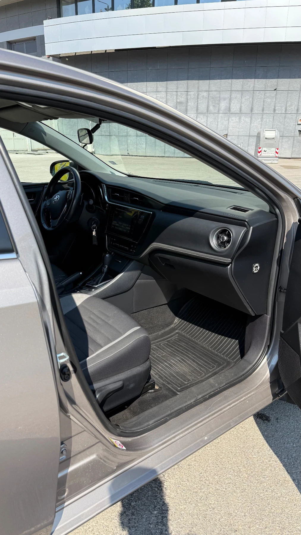 Toyota Auris, снимка 6 - Автомобили и джипове - 55081702
