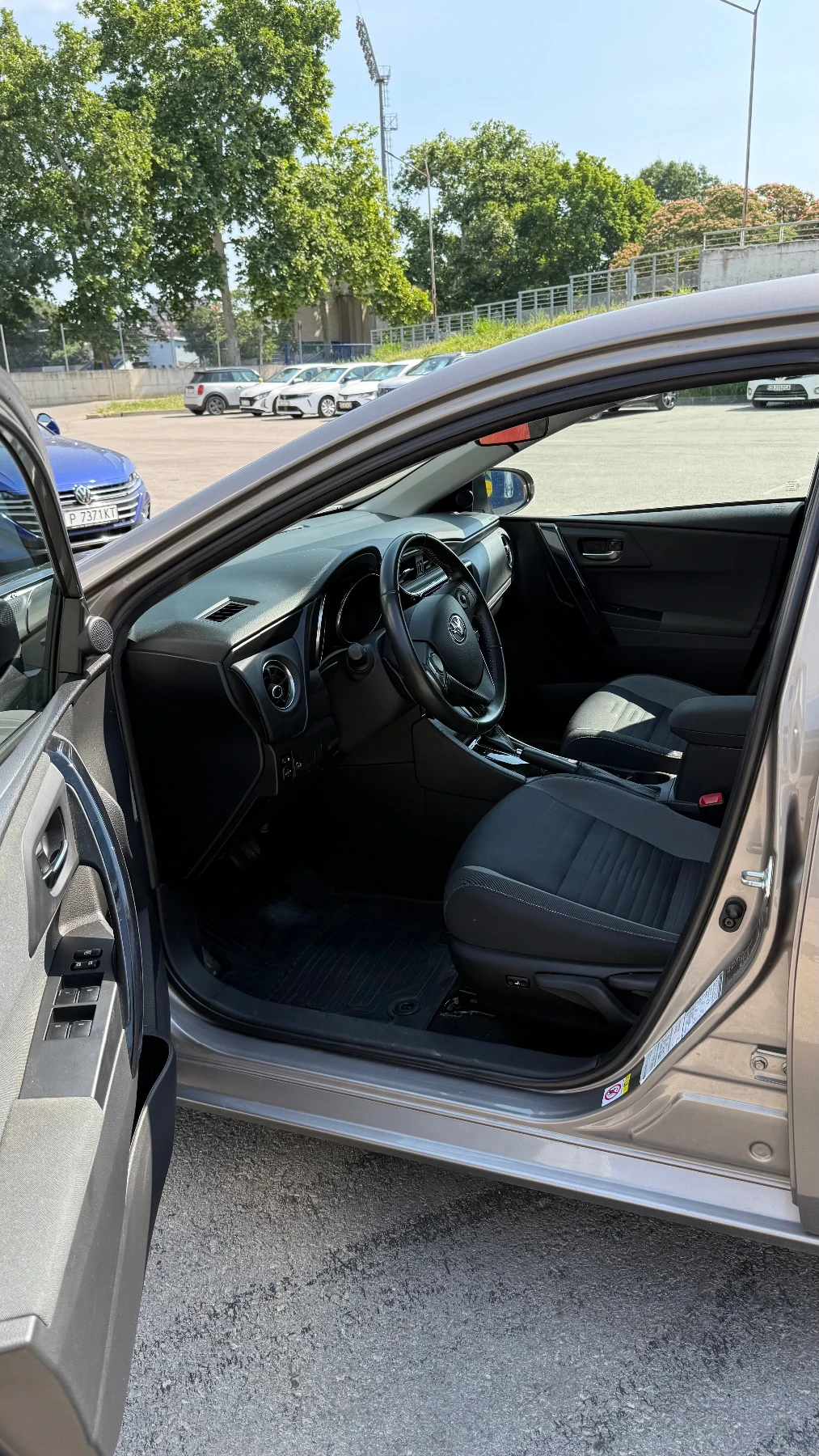 Toyota Auris, снимка 5 - Автомобили и джипове - 55081702